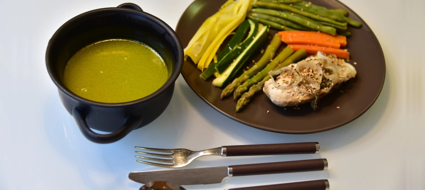 Papillote de pollo a la pimienta con verduras y caldo, con vídeo de Thermomix