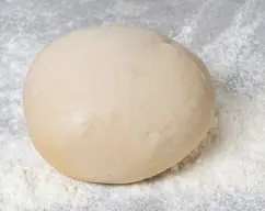 Step <p>Empezamos preparando la masa de la pizza ya sea en TM5 o TM6. En la descripción tienes los enlaces.</p><p>La dejamos reposar dependiendo de la temperatura una hora o más.</p><p><br></p><p><br></p><p><br></p><p><br></p><p><br></p><p><br></p><p><br></p><p><br></p><p><br></p><p><br></p> illustration