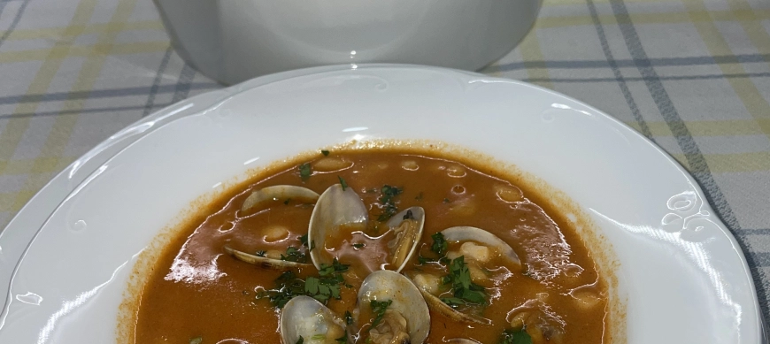 Fabes con almejas y culín de sidra.