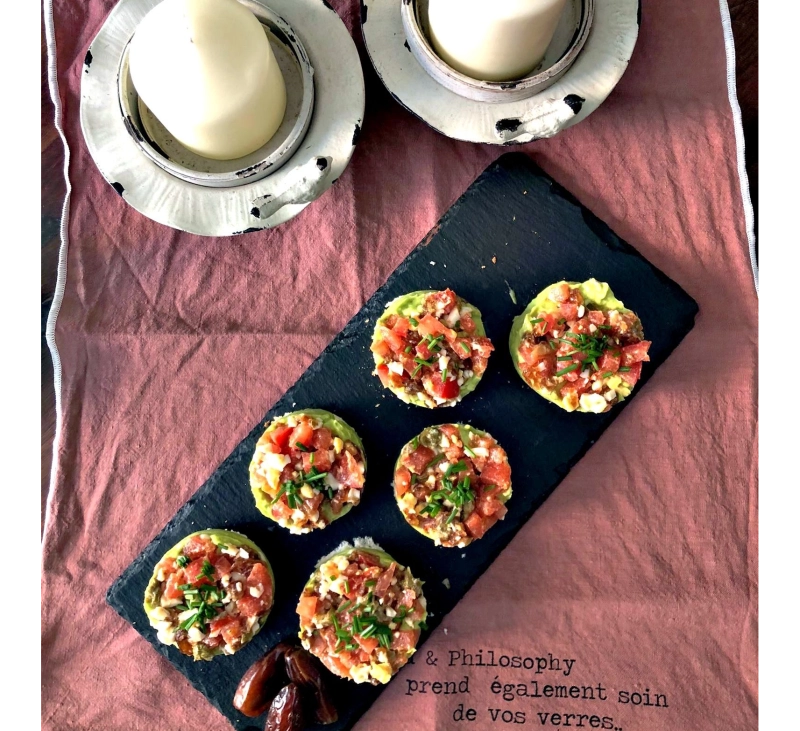 MINI TOSTAS DE FALSO TARTAR DE TOMATE