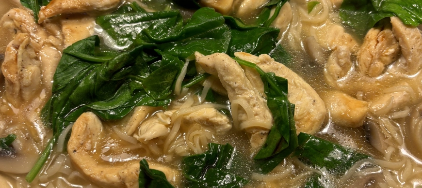 RAMEN EXPRESS CON POLLO, ESPINACAS Y CHAMPIÑONES by THERMOMIX