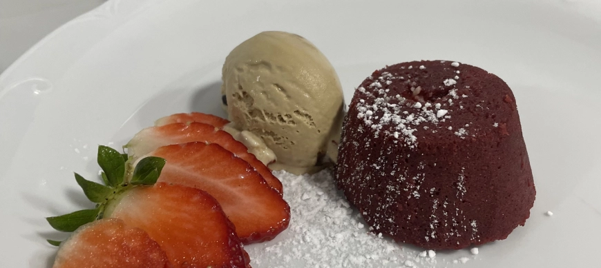 Coulant Red Velvet con corazón blanco fundido