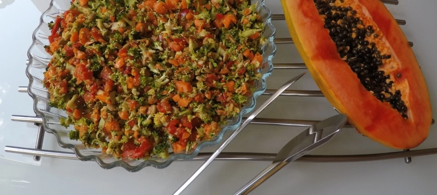 Ensalada DETOX con brocoli, papaya. Con thermomix y vídeo