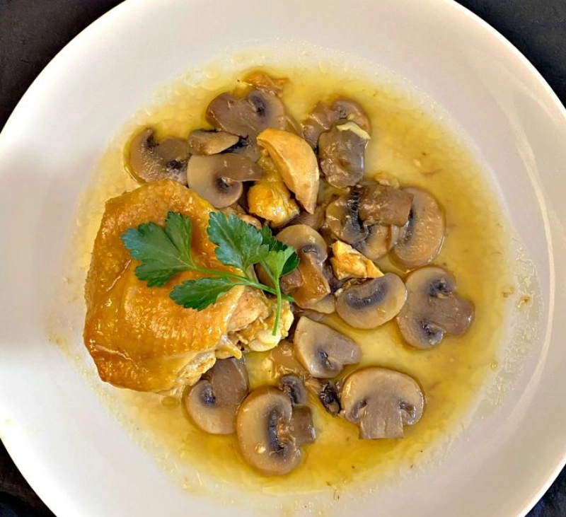 POLLO AL AZAFRAN CON CHAMPIÑONES