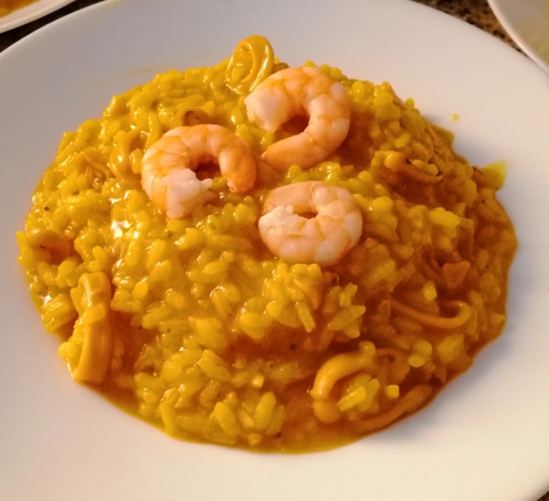 Risotto de calamares y langostinos