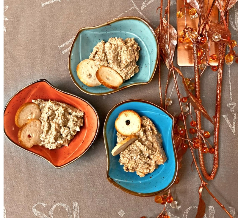 CREMA UNTABLE DE ACEITUNAS Y ALMENDRAS CON AJO NEGRO