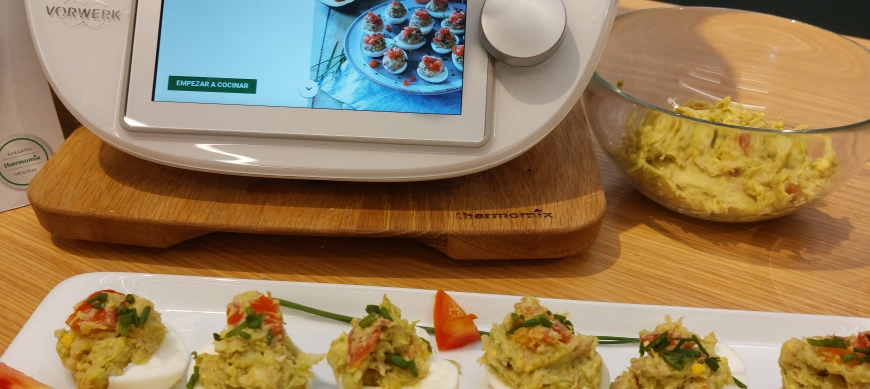HUEVOS RELLENOS DE AGUACATE Y ATÚN con Thermomix