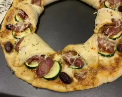 Step <p>Introducir en el horno precalentado y cocemos unos 20 minutos, a 180°C horno arriba y abajo.</p><p>Difruta de la PIZZA.</p> illustration