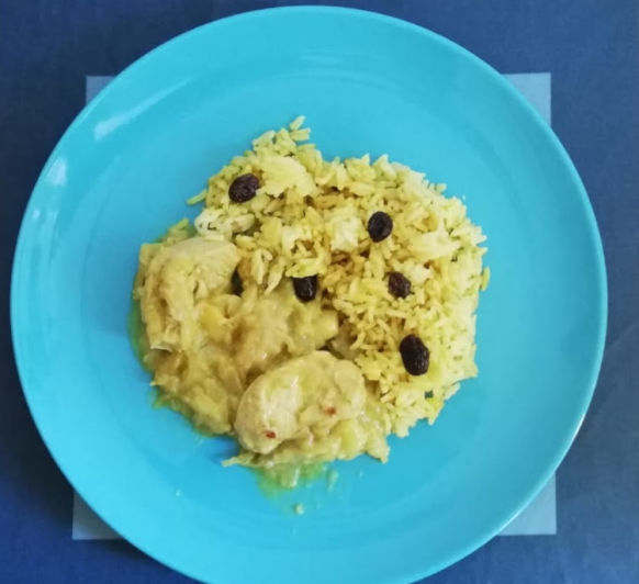 Pavo al curry con arroz