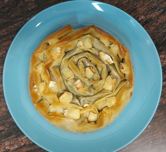 Rosca de espinacas y cebolla caramelizada en pasta Filo
